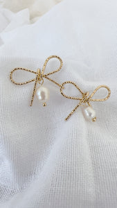 BOW EARRINGS