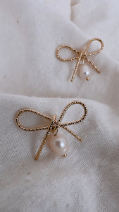 BOW EARRINGS