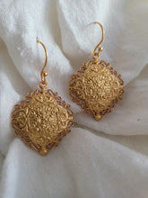 Load image into Gallery viewer, GALENA EARRINGS