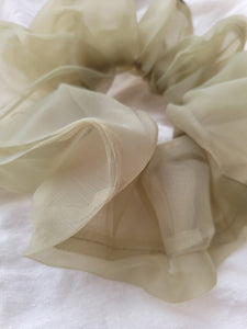 FLEUR OVERSIZED SCRUNCHIE