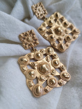 Load image into Gallery viewer, THEODORA EARRINGS